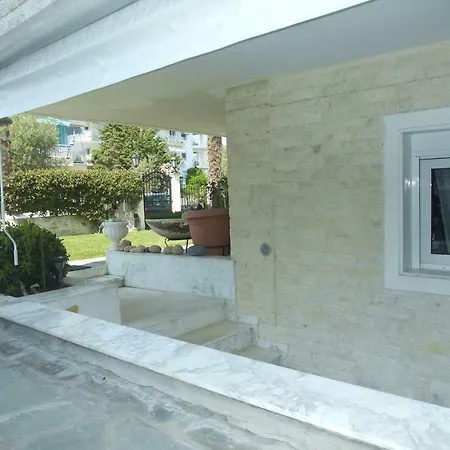 A Majestic Elegant House With A Garden *