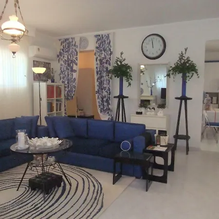 A Majestic Elegant House With A Garden Apartament *