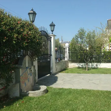 A Majestic Elegant House With A Garden *