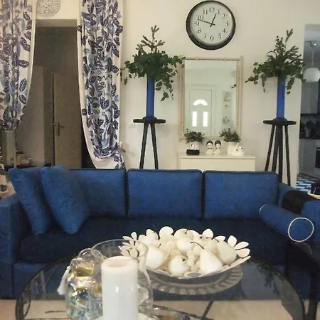 A Majestic Elegant House With A Garden Апартаменты *